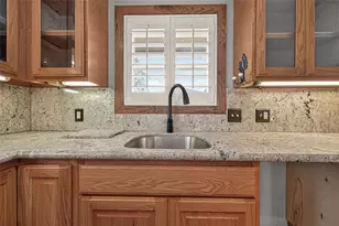 2210 Lazybrook Dr, Houston, TX 77008 - Photo 8