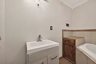 2210 Lazybrook Dr, Houston, TX 77008 - Photo 20