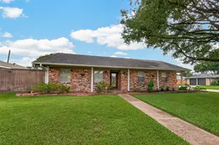 2210 Lazybrook Dr, Houston, TX 77008 - Photo 2