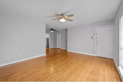 1919 McDuffie #4, Houston, TX 77019 - Photo 2