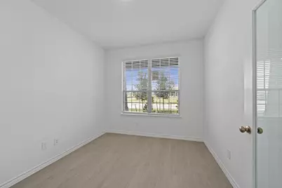 1002 S Oakhurst Drive, Dayton, TX 77535 - Photo 12