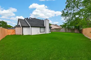 11406 Caesar Dr, Houston, TX 77477 - Photo 2