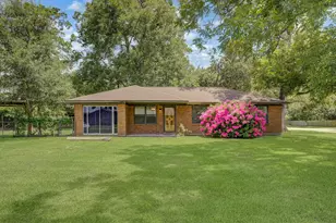 101 Oak St, Dayton, TX 77535 - Photo 1