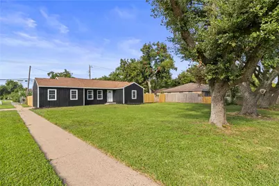 820 18th Avenue N, Texas City, TX 77590 - Photo 2