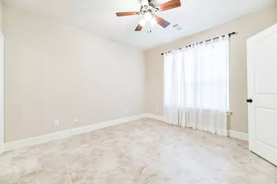 18721 Egret Oaks Lane, Webster, TX 77058 - Photo 4
