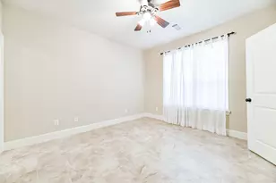 18721 Egret Oaks Ln, Webster, TX 77058 - Photo 4