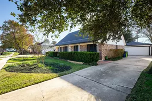 1735 Eastfield Dr, Missouri City, TX 77459 - Photo 2