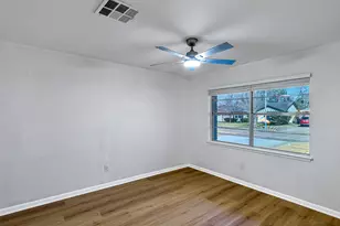 5619 Effingham Dr, Houston, TX 77035 - Photo 14