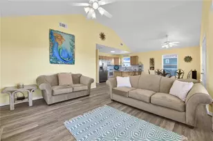 4023 Grayson Dr, Galveston, TX 77554 - Photo 8