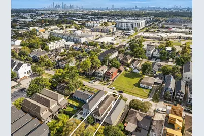 1315 W 22nd Street, Houston, TX 77008 - Photo 2