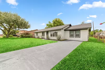 9723 Oldcrest Drive, Stafford, TX 77477 - Photo 2