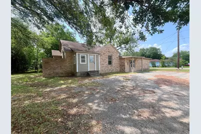 2000 Avenue M, Bay City, TX 77414 - Photo 1