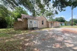 2000 Avenue M, Bay City, TX 77414 - Photo 1