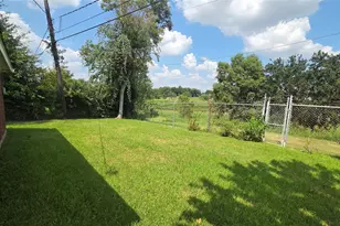 8023 Glen Dell Ct, Houston, TX 77061 - Photo 30