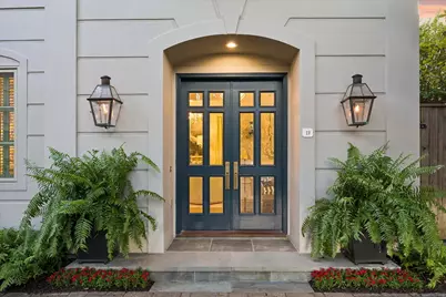 19 E Briar Hollow Lane, Houston, TX 77027 - Photo 2