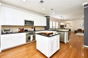 2645 Helena St, Houston, TX 77006 - Photo 10