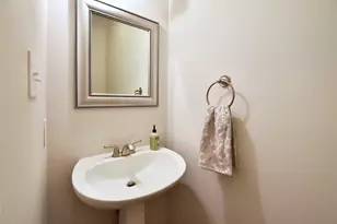 2645 Helena St, Houston, TX 77006 - Photo 12