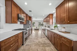 10706 Sugar Hill Dr, Houston, TX 77042 - Photo 12