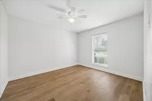 10706 Sugar Hill Dr, Houston, TX 77042 - Photo 18