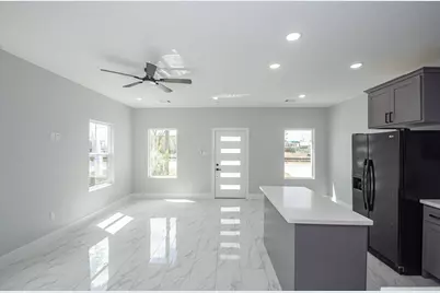 6513 Avenue B #B, Houston, TX 77011 - Photo 2