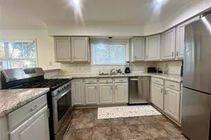 5329 Pagewood Ln, Houston, TX 77056 - Photo 8
