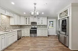 407 Cypress Ave, Winnie, TX 77665 - Photo 14