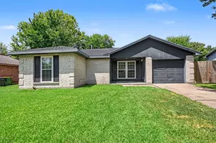 1010 E Belgravia Dr, Pearland, TX 77584 - Photo 2