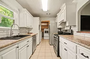 1010 E Belgravia Dr, Pearland, TX 77584 - Photo 6