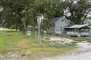 802 2nd St, Louise, TX 77455 - Photo 4