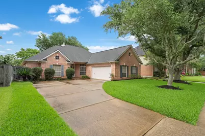 7319 Emerald Glen Drive, Sugar Land, TX 77479 - Photo 2