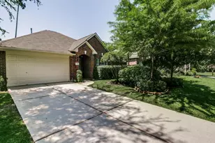 22 Heron Hollow Ct, The Woodlands, TX 77382 - Photo 2