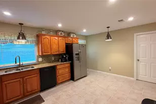 7055 Shanahan Dr, Beaumont, TX 77706 - Photo 10