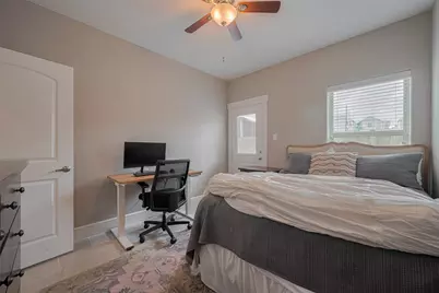 2604 Bevis Street #E, Houston, TX 77008 - Photo 12