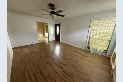 2213 17th Avenue N, Texas City, TX 77590 - Photo 2