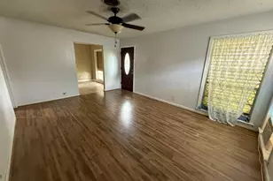 2213 17th Ave N, Texas City, TX 77590 - Photo 2
