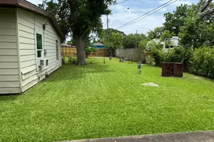 2213 17th Ave N, Texas City, TX 77590 - Photo 14