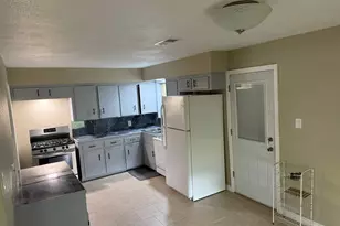 2213 17th Ave N, Texas City, TX 77590 - Photo 4