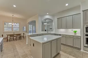 94 Oriel Oaks Cir, The Woodlands, TX 77382 - Photo 12