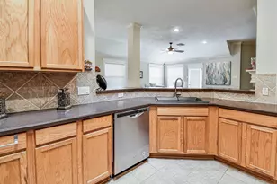 2607 Easton Springs Ct, Pearland, TX 77584 - Photo 10