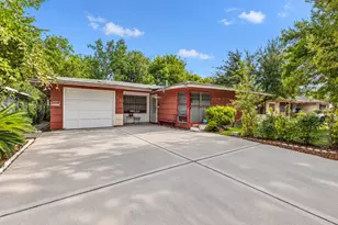 6051 Willow Glen Dr, Houston, TX 77033 - Photo 1