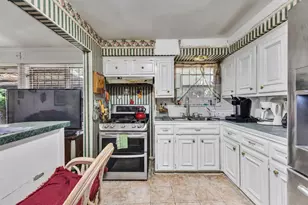 6051 Willow Glen Dr, Houston, TX 77033 - Photo 4