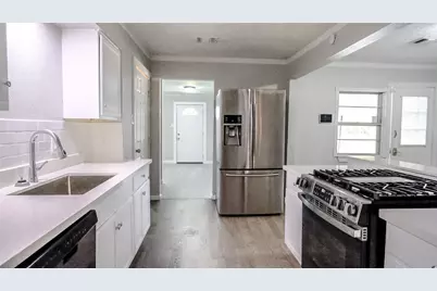 2004 W Gulf Street W, Baytown, TX 77520 - Photo 4