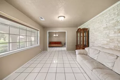 2210 S Memorial Court, Pasadena, TX 77502 - Photo 6