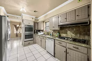 2210 S Memorial Ct, Pasadena, TX 77502 - Photo 10
