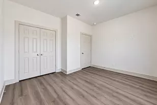5025 Mallow St, Houston, TX 77033 - Photo 8