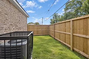 5025 Mallow St, Houston, TX 77033 - Photo 14