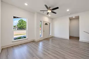 5025 Mallow St, Houston, TX 77033 - Photo 2