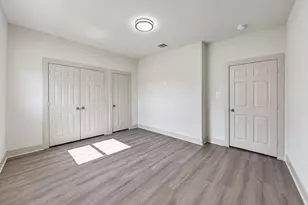 5025 Mallow St, Houston, TX 77033 - Photo 10