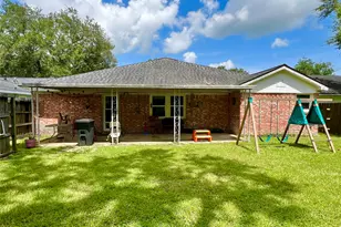 424 Evans St, Angleton, TX 77515 - Photo 20