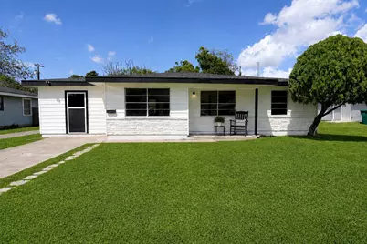 404 Elaine Street, La Marque, TX 77568 - Photo 1